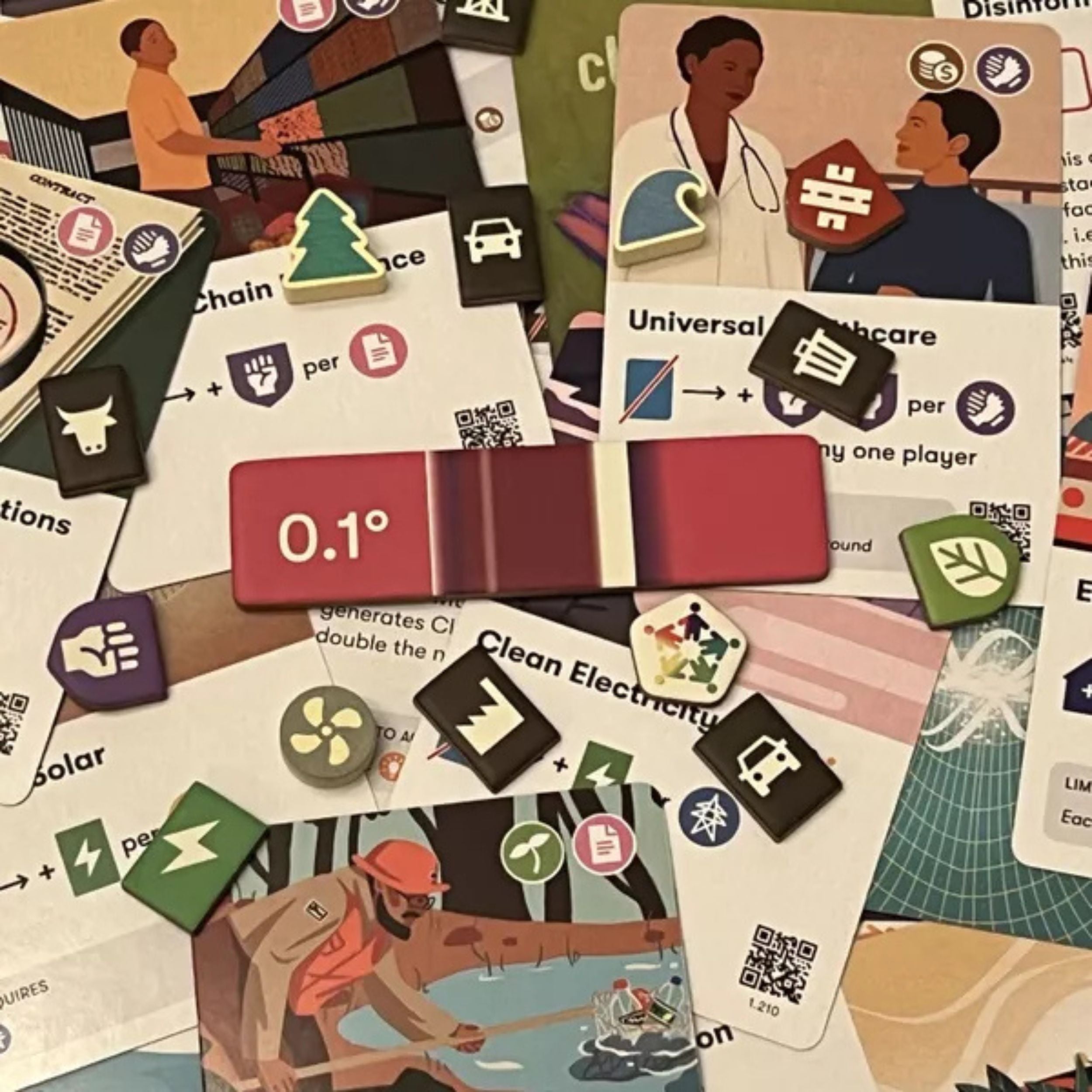 Dettaglio delle carte e dei segnalini del gioco Daybreak (E-Mission), gioco cooperativo per famiglie e scuole a tema cambiamento climatico