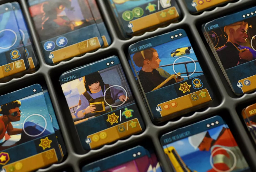 Componenti del gioco Endeavor: Abissi Marini – tessere dettagliate con illustrazioni marine e risorse da collezionare