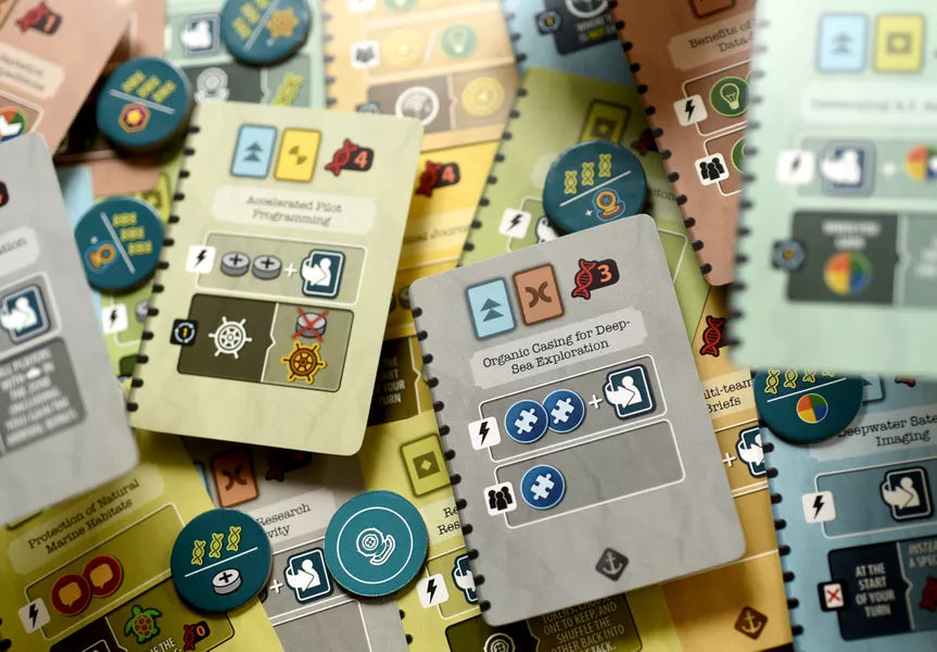 Partita in corso a Endeavor: Abissi Marini – setup di gioco con plance personali, tessere mappa e risorse sottomarine